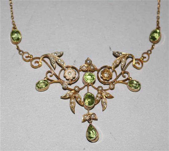 An Edwardian 9ct gold, peridot and seed pearl set drop pendant necklace, 16.5in.